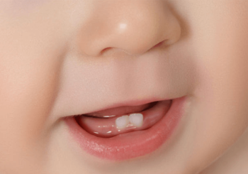 Zähne von Babys und Kindern